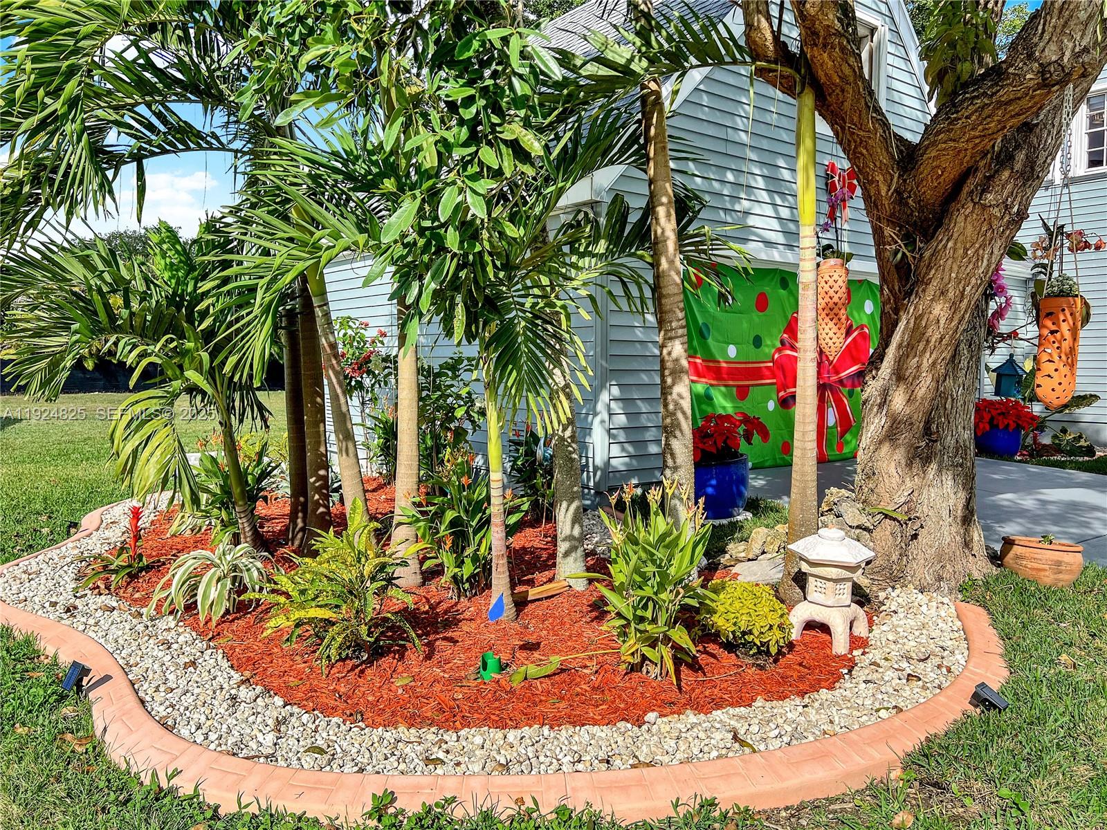 SILVER PALMS GROVES - Residential