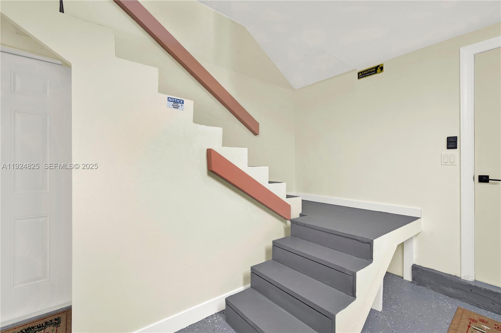 SILVER PALMS GROVES - Residential