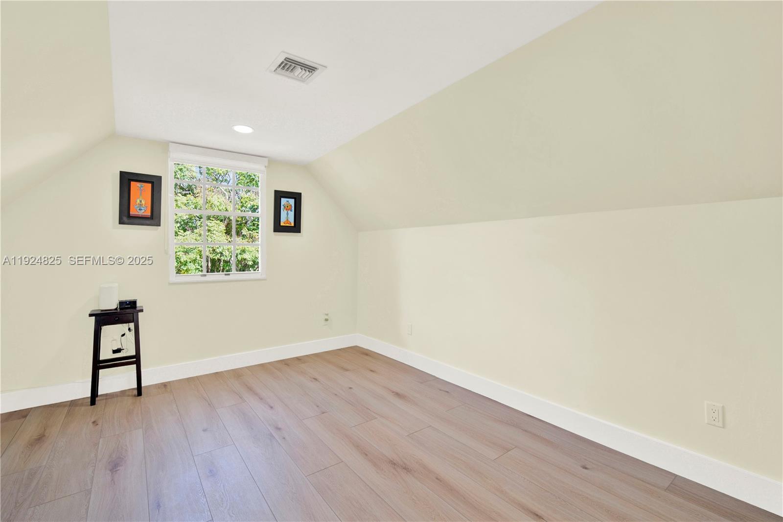 SILVER PALMS GROVES - Residential