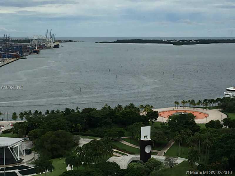 Excellent unit with amazing views and all the upgrades in a 5 star building steps to AAA, Miami Dade College, Bayside. Show with pride, best 1 bed in the building.