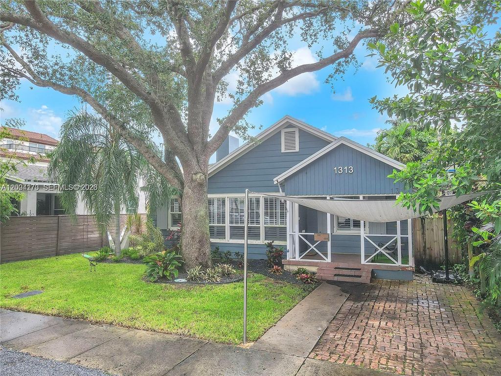 Photo of 1313 NE 3rd St, Fort Lauderdale, FL 33301 (MLS # A12004173)