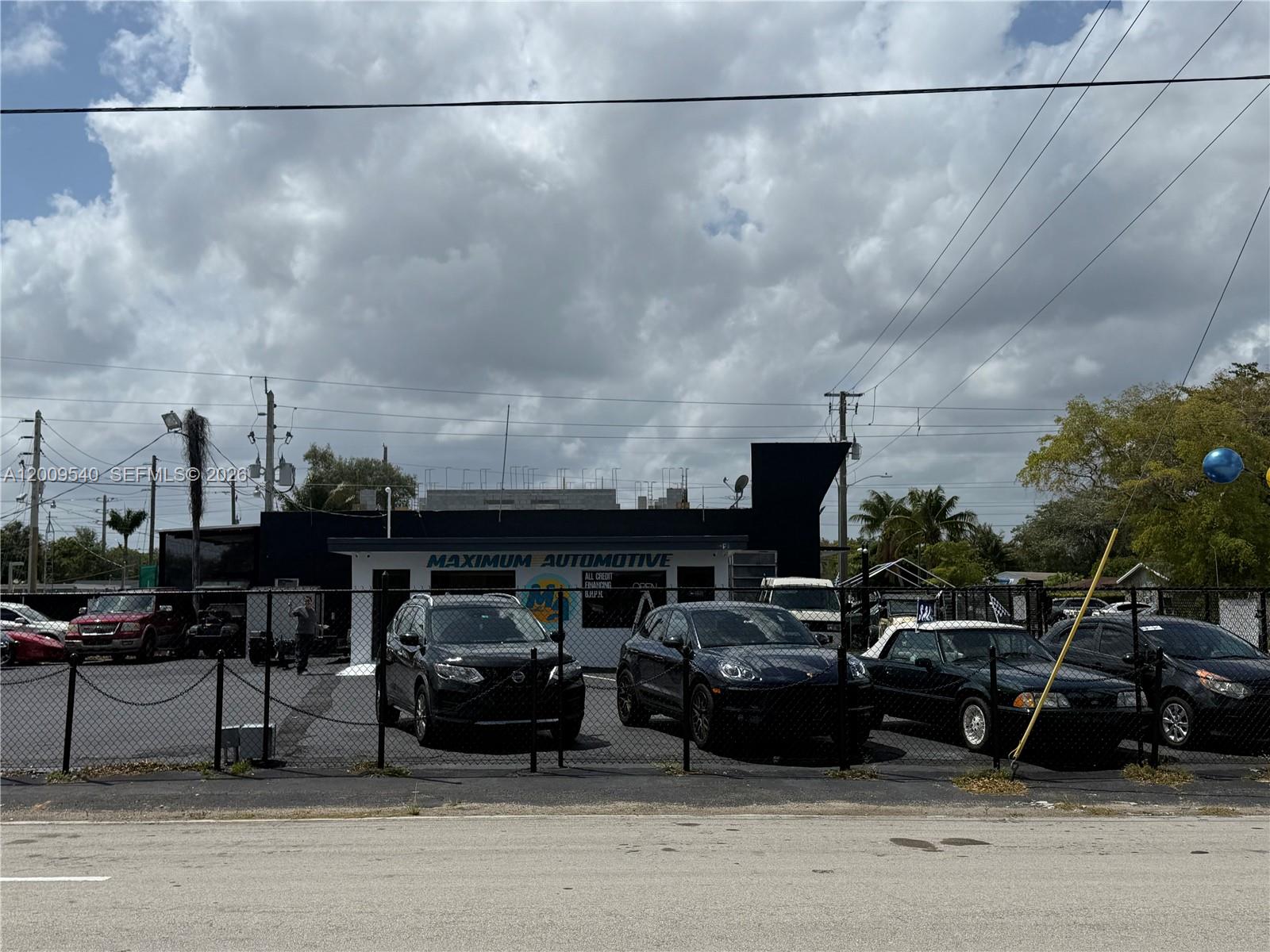 HOLLYWOOD PARK - Commercial Sale