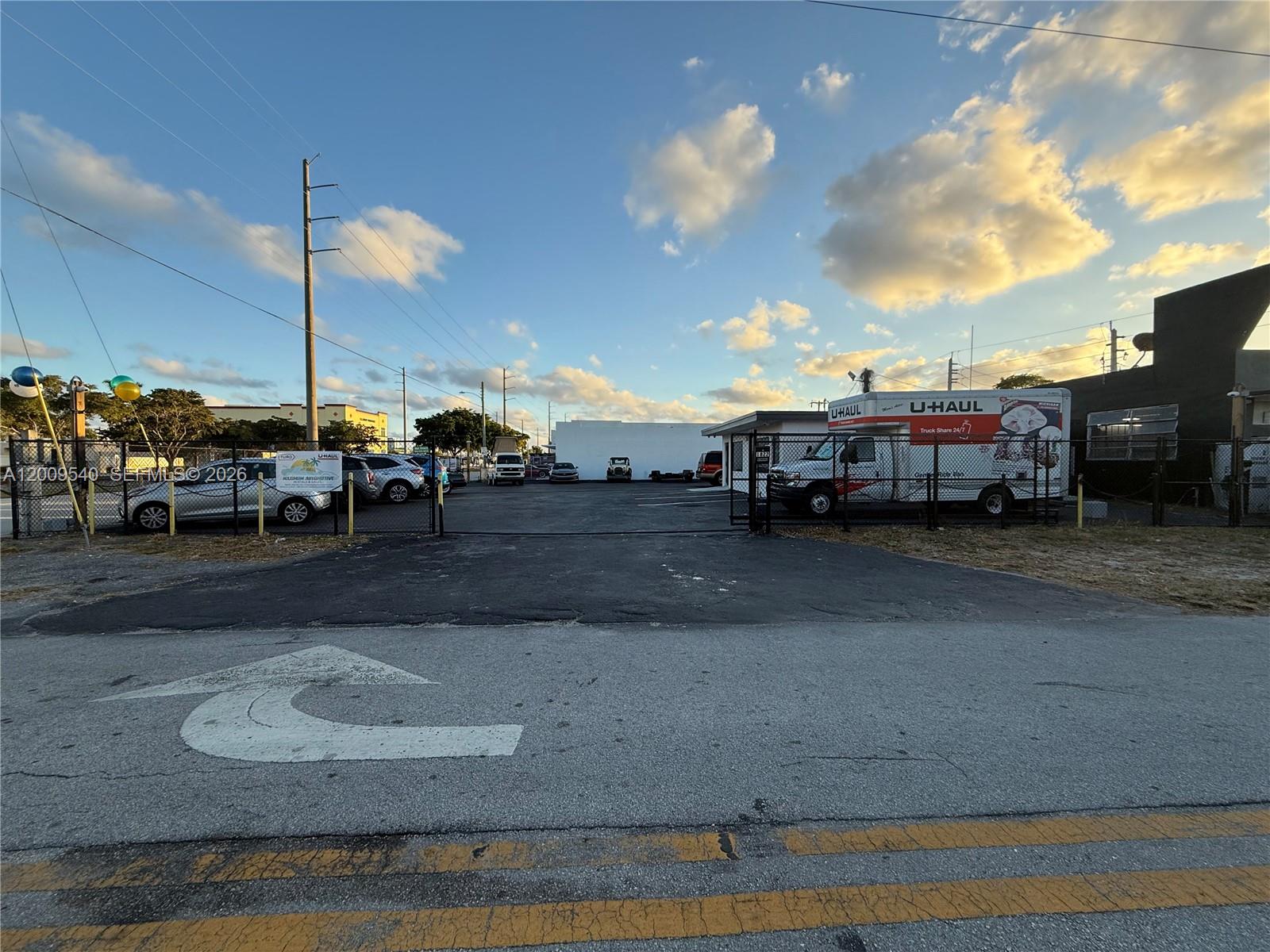 HOLLYWOOD PARK - Commercial Sale