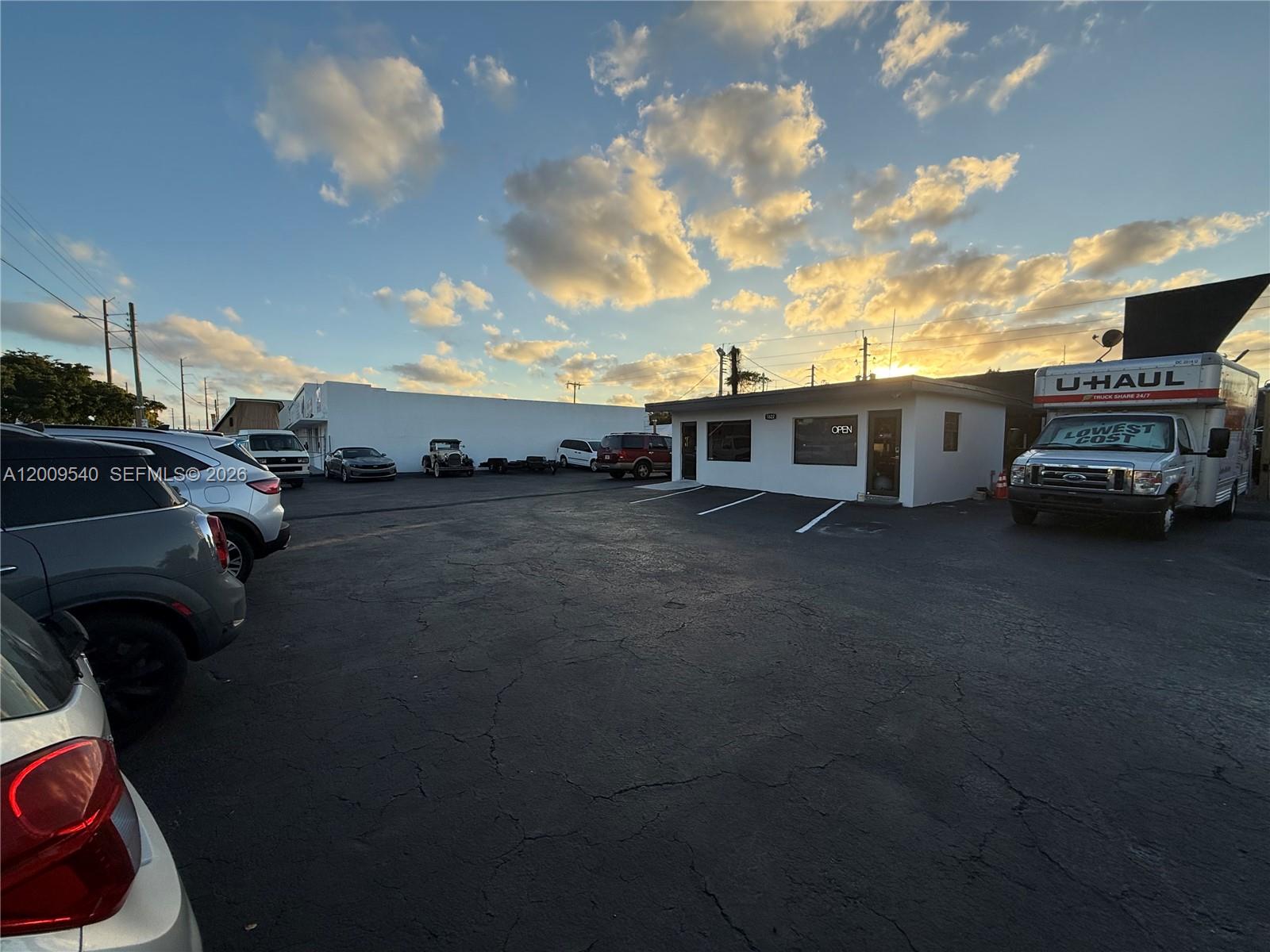 HOLLYWOOD PARK - Commercial Sale