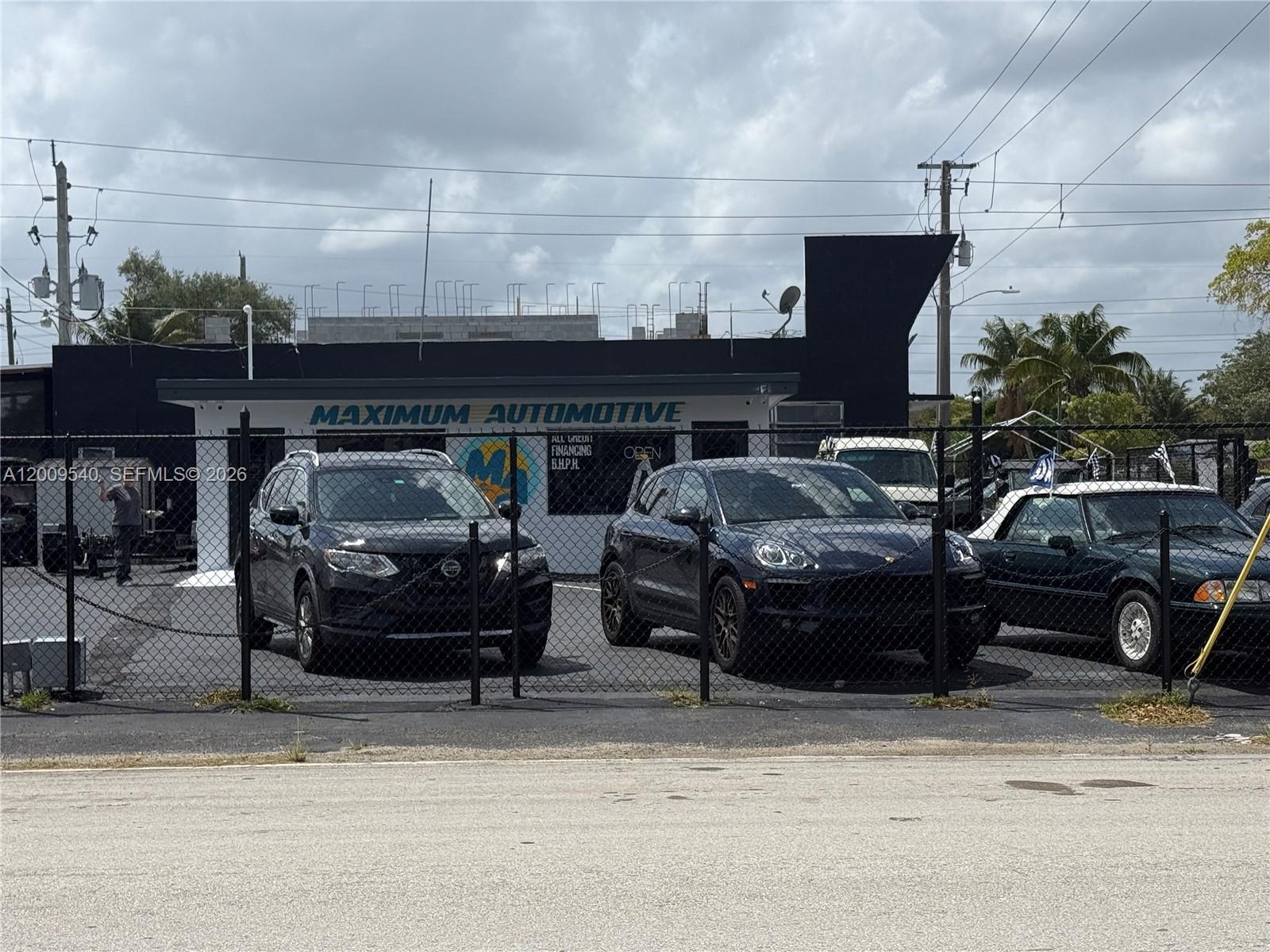HOLLYWOOD PARK - Commercial Sale