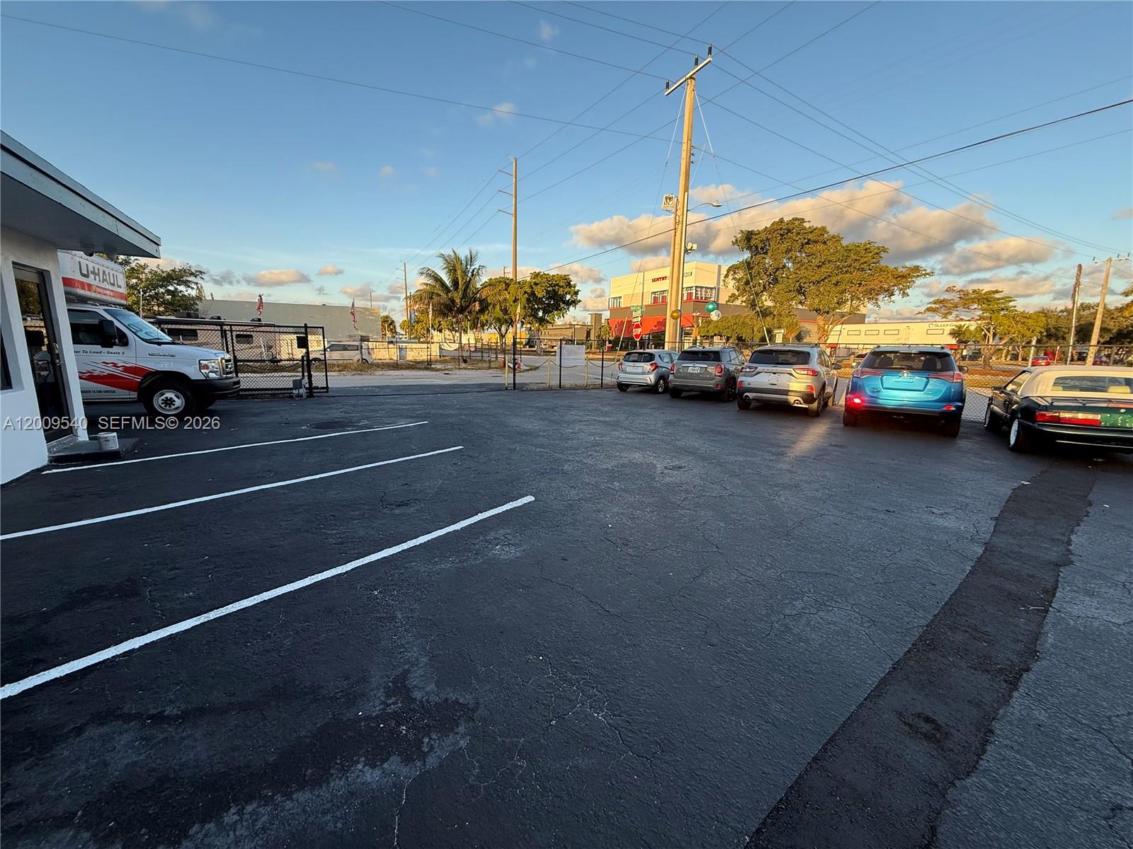 HOLLYWOOD PARK - Commercial Sale