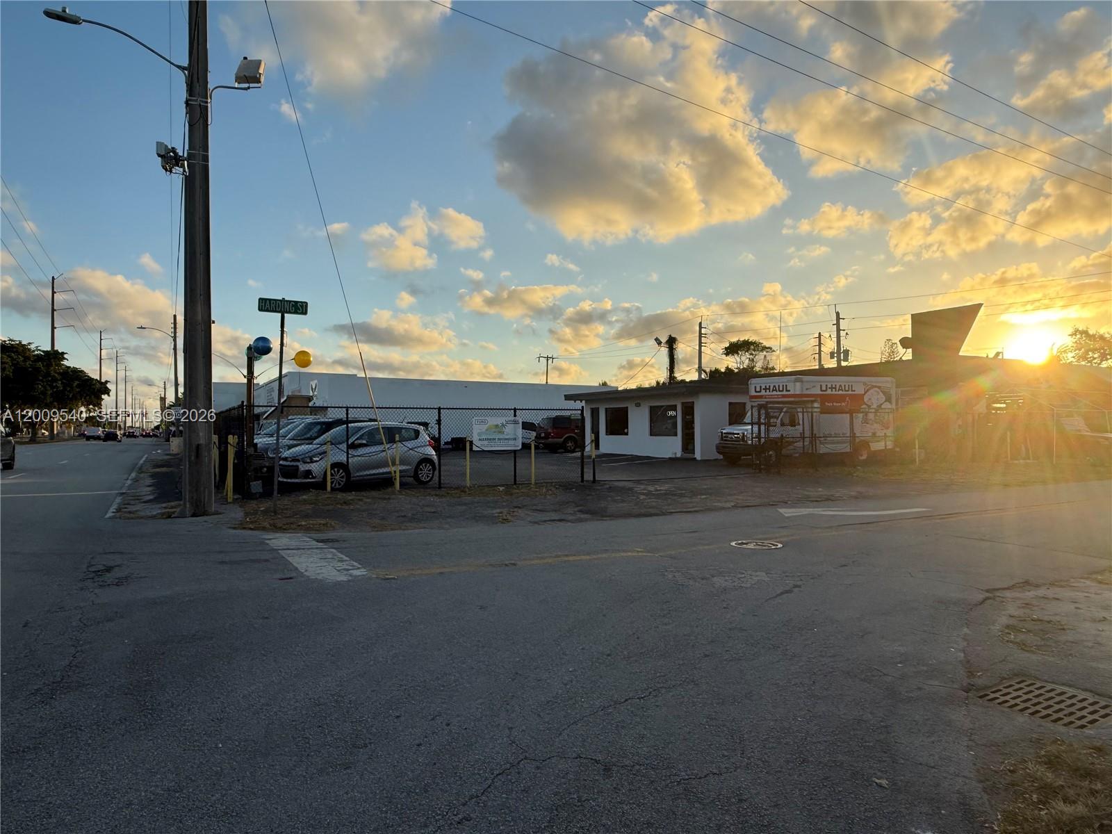 HOLLYWOOD PARK - Commercial Sale