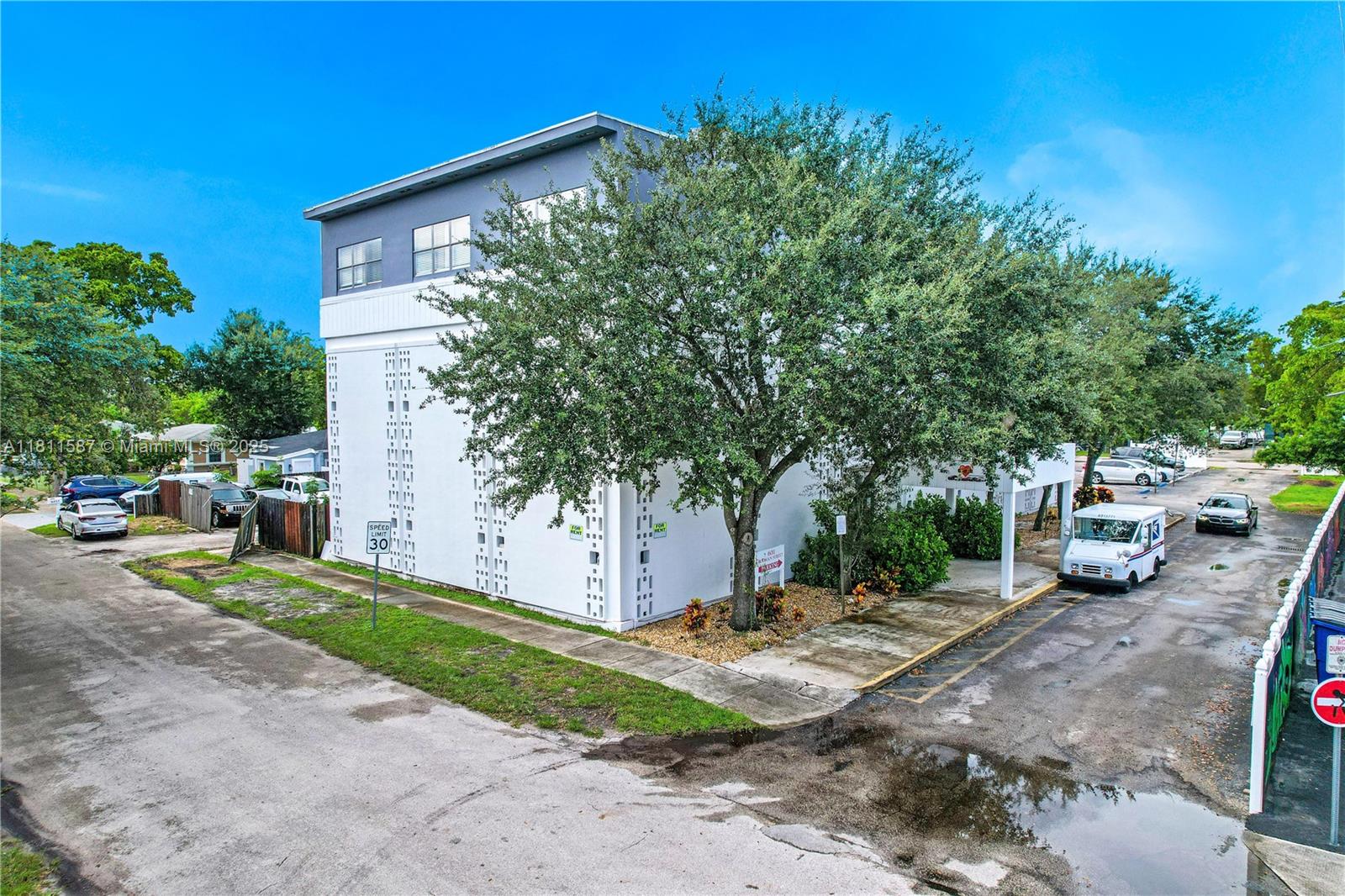 6011 Rodman St 107