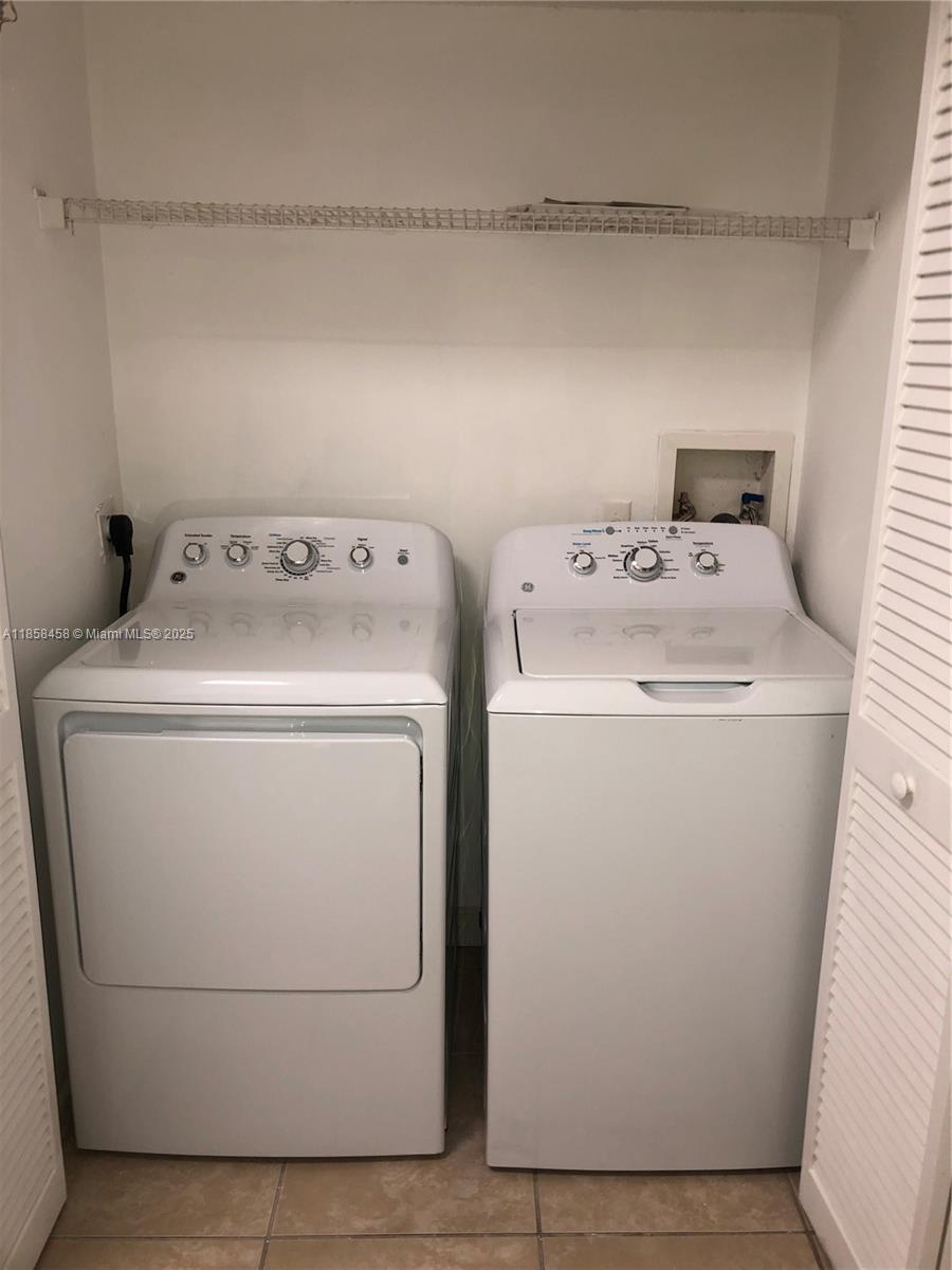 LA VIA CONDO - Residential Lease