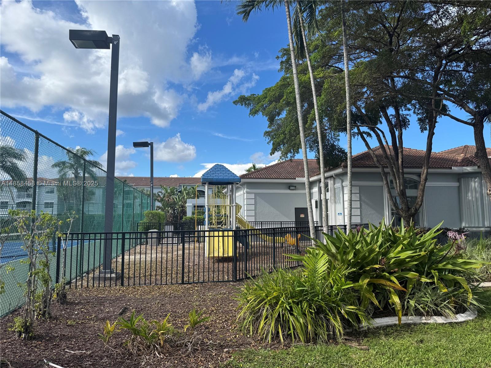 LA VIA CONDO - Residential Lease