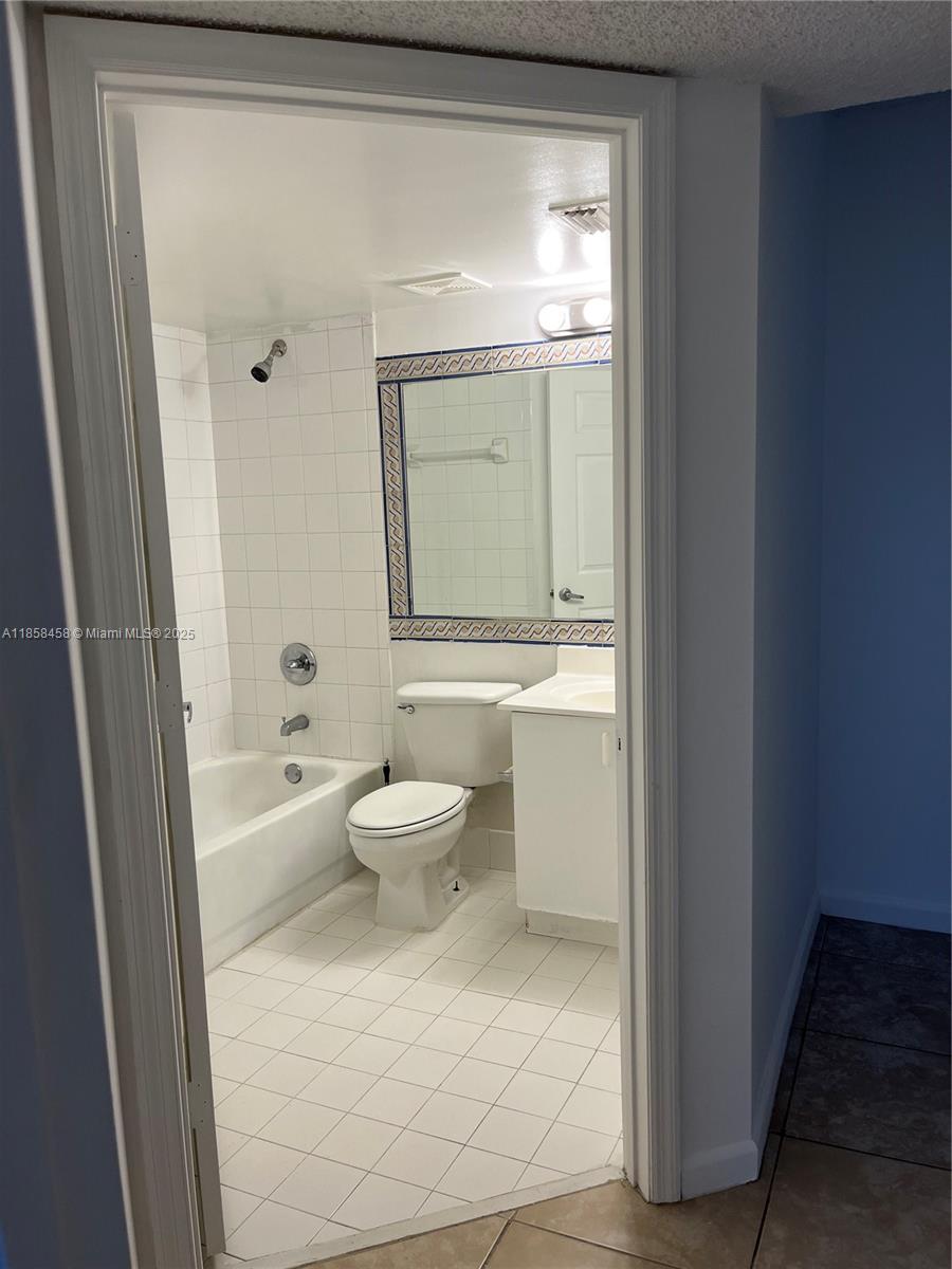 LA VIA CONDO - Residential Lease