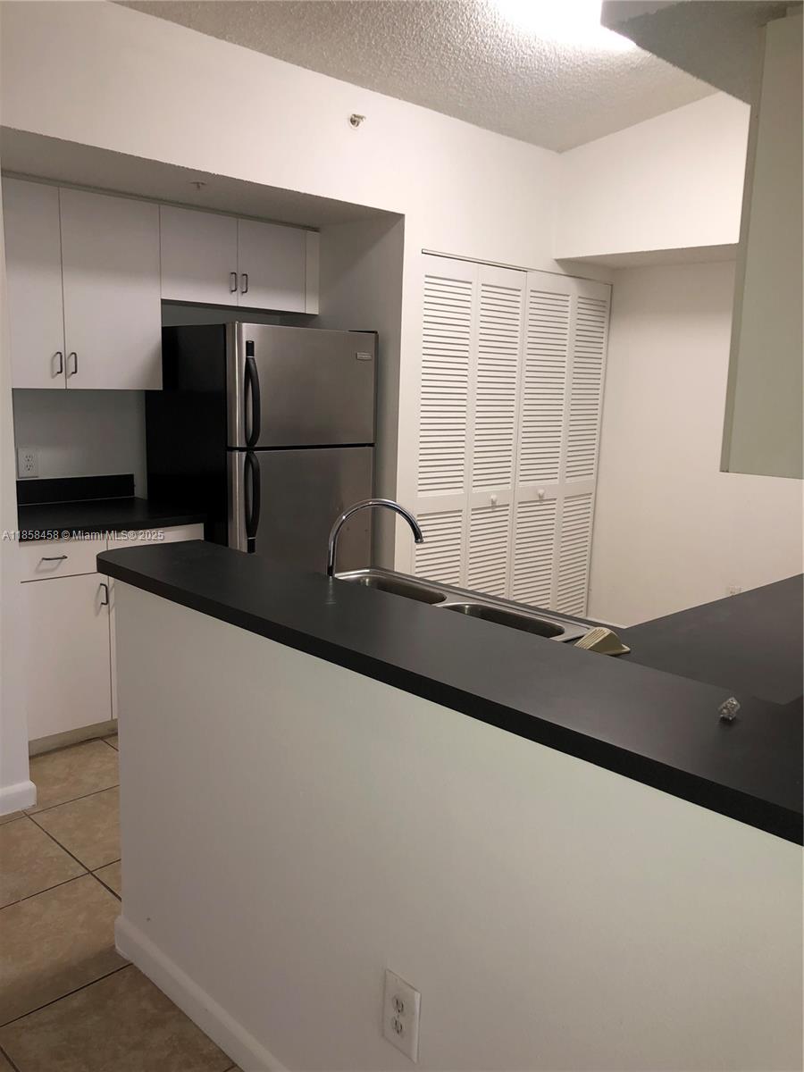 LA VIA CONDO - Residential Lease