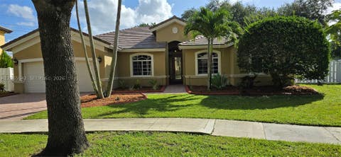 2823 Poinciana Cir Cooper City FL 33026