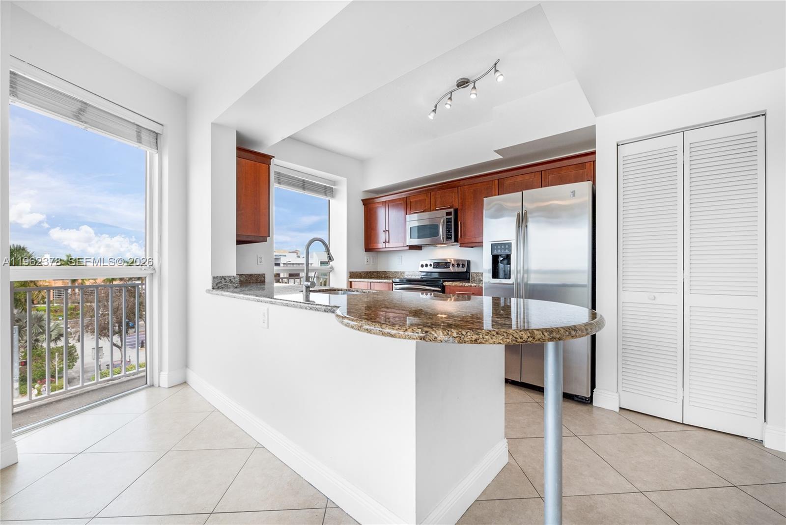 DOWNTOWN DADELAND CONDO N - Residential