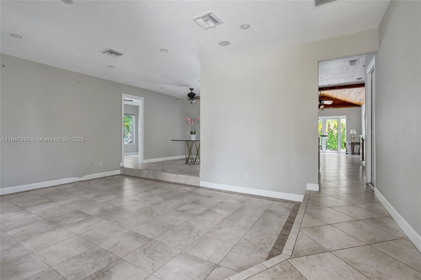 571 SE 11th St