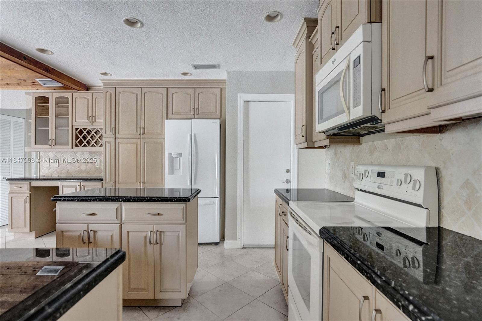 571 SE 11th St