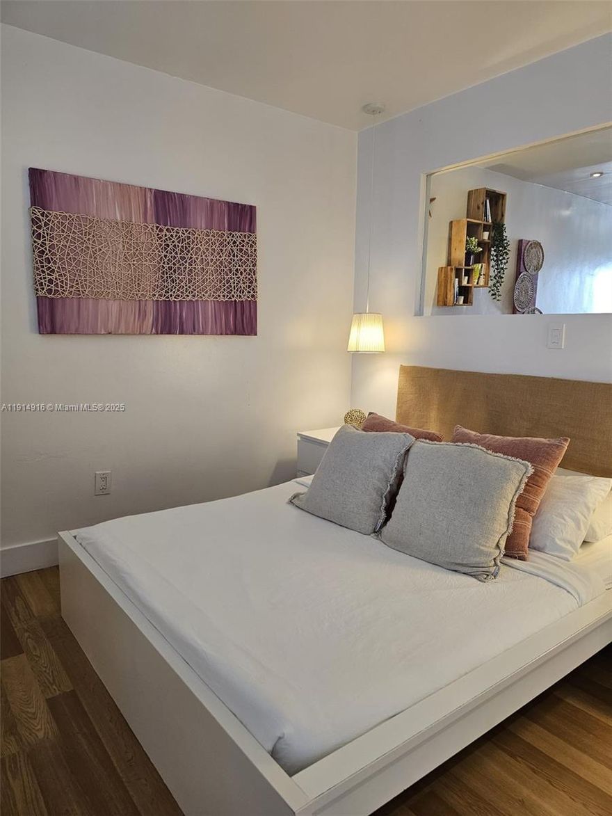 Fully renovated apartment located in the center of Miami Beach, just steps from the beach, Ocean Drive and from main shopping. Near a public parking ($2/Hour). Furnished. Washer/Dryer in the unit. AIRBNB ALLOWED. Apt1 and Apt3 are also on sale. Showing request, call listing agent. The apartment is on Airbnb. 24h notice to allow showing.