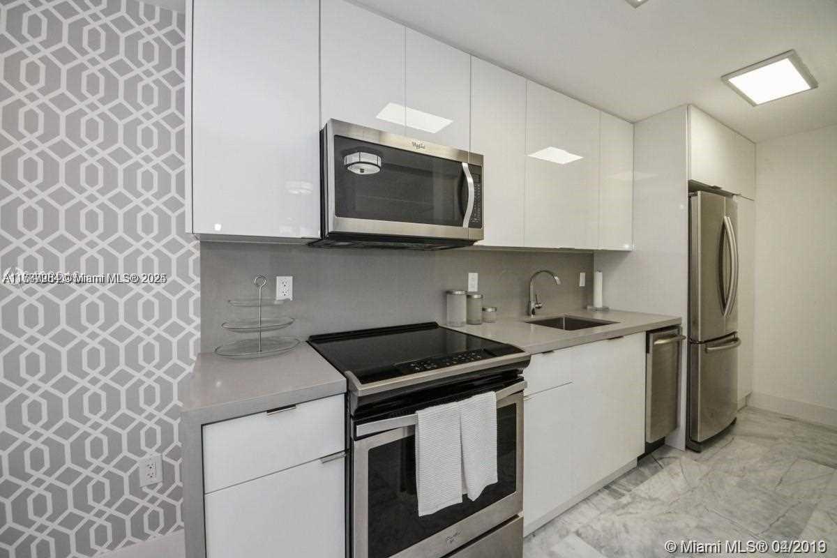 1255 Collins Ave 507