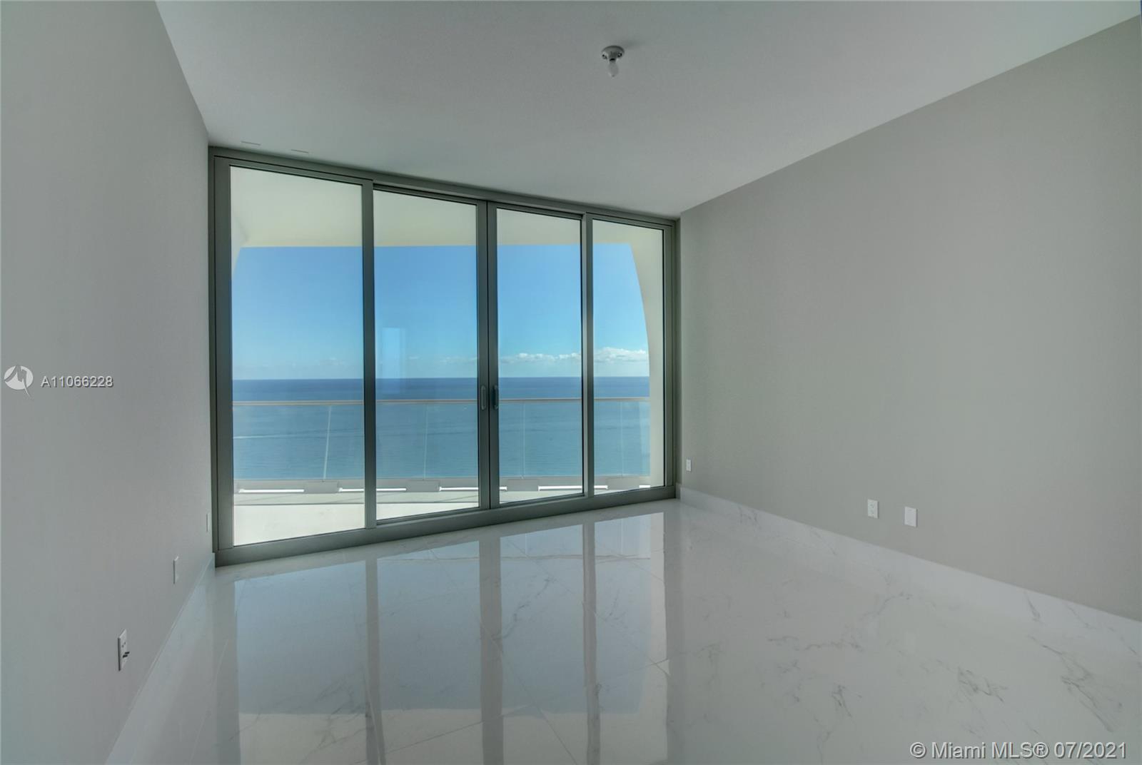 JADE SIGNATURE CONDO - Residential