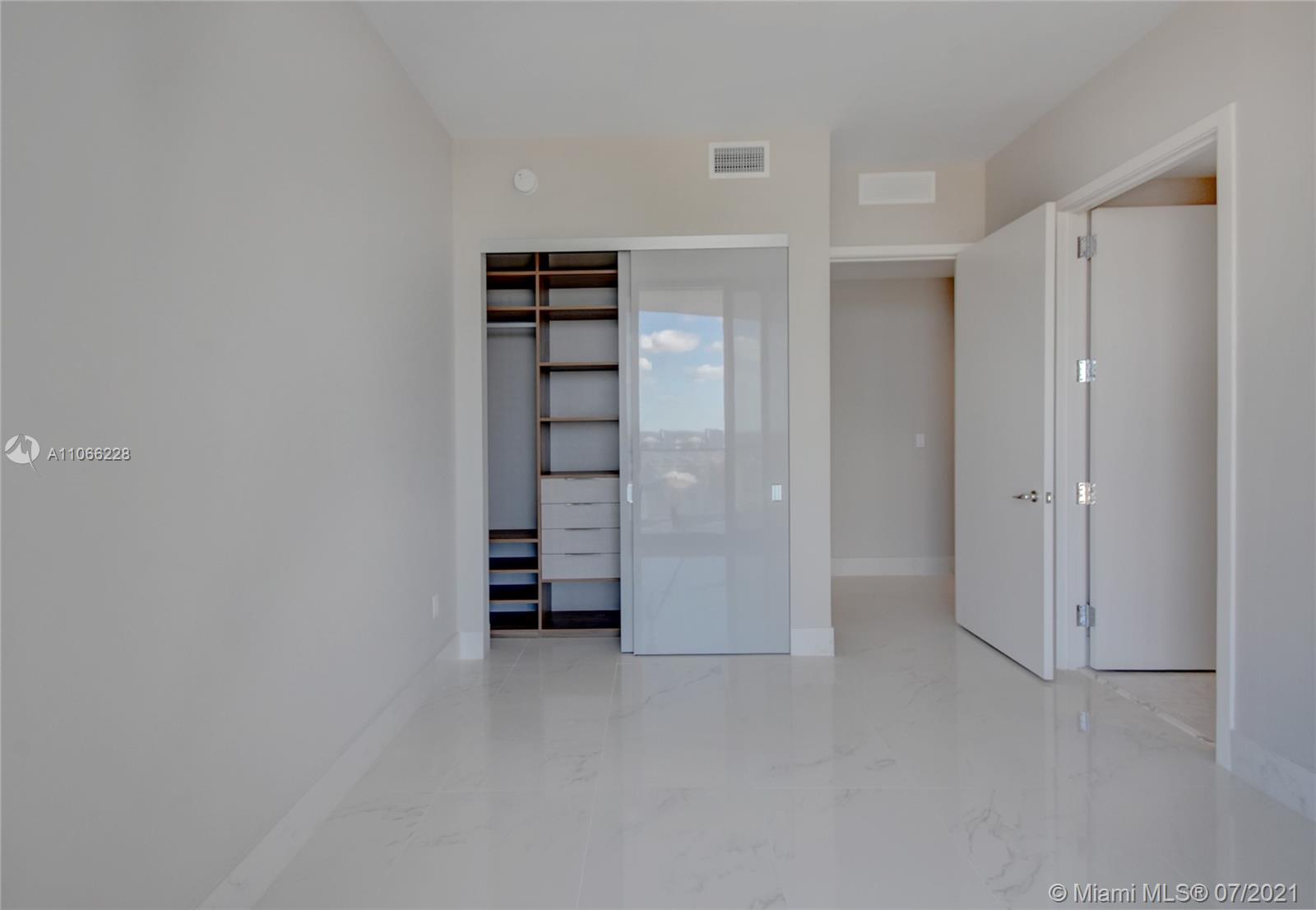 JADE SIGNATURE CONDO - Residential