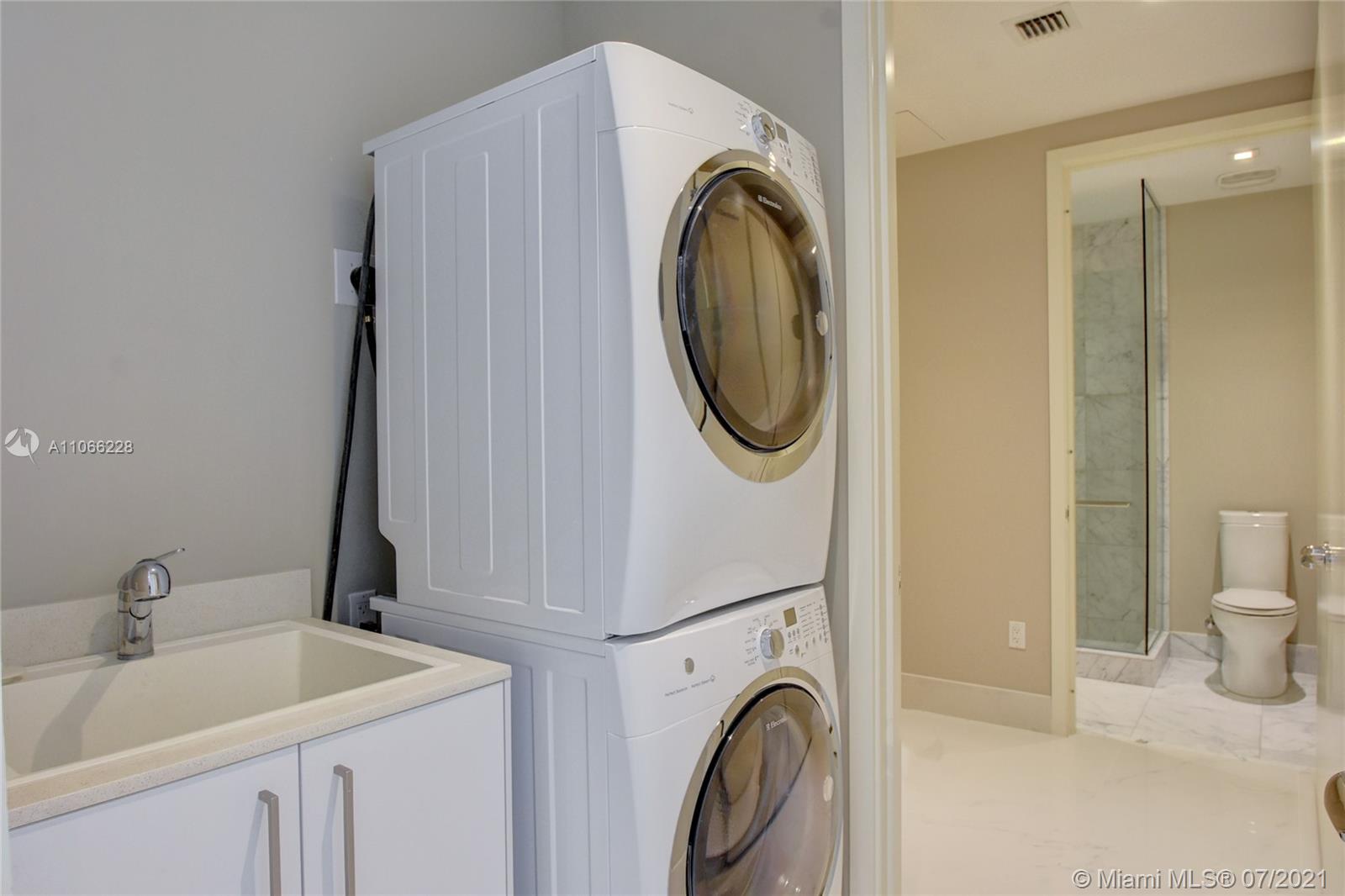 JADE SIGNATURE CONDO - Residential