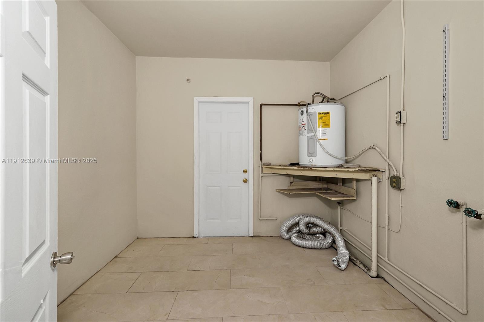 THE TROPICS AMD - Residential Lease