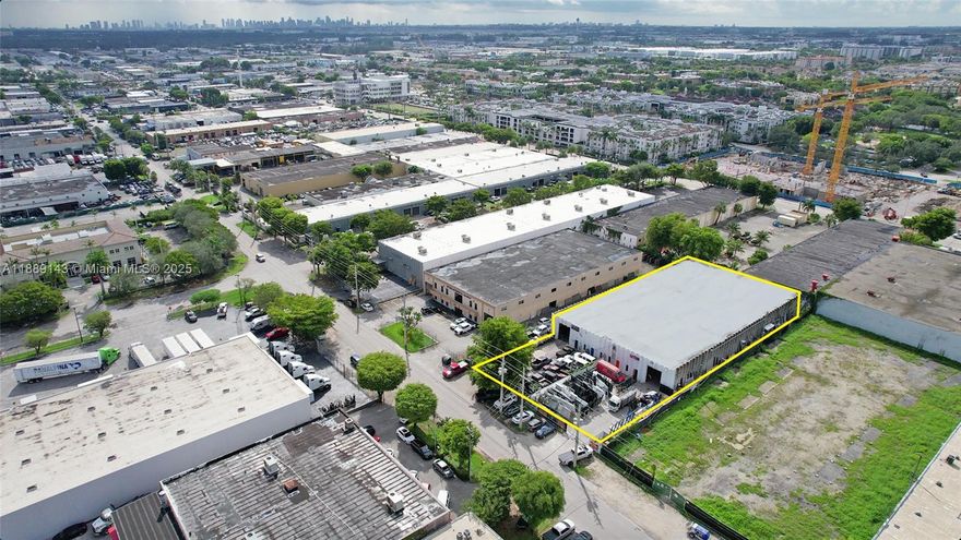 The subject property is a ±22,400 SF freestanding industrial building situated on ±1.01 acres. The building consists of two equal bays of ±11,200 SF each, featuring clear span layouts, 24’ ceiling height, grade-level loading, and ample parking. 
The property’s configuration and location make it ideal for both distribution and showroom/warehouse users. With a flexible floor plan and strong tenant demand in the submarket, the asset is well positioned for rent growth and long-term value appreciation.