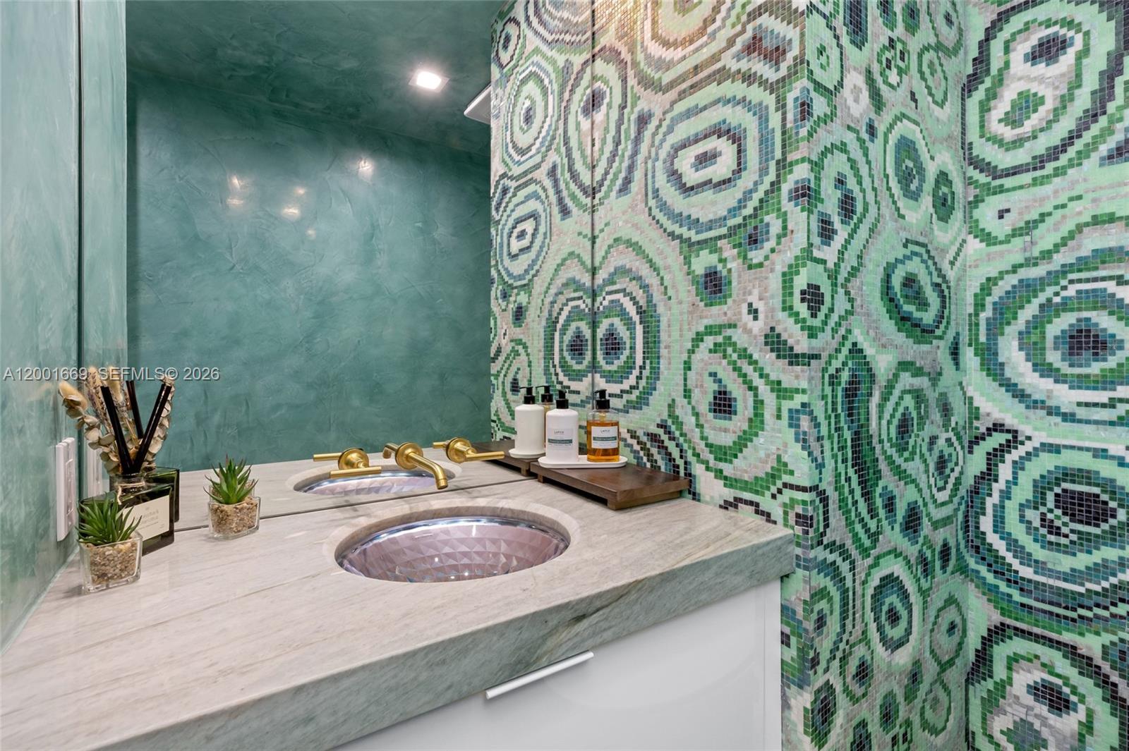 PALMS TOWER ONE CONDO - Residential