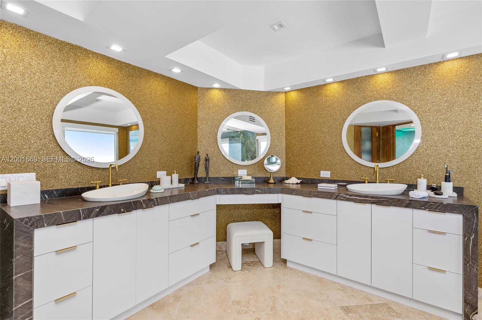 PALMS TOWER ONE CONDO - Residential