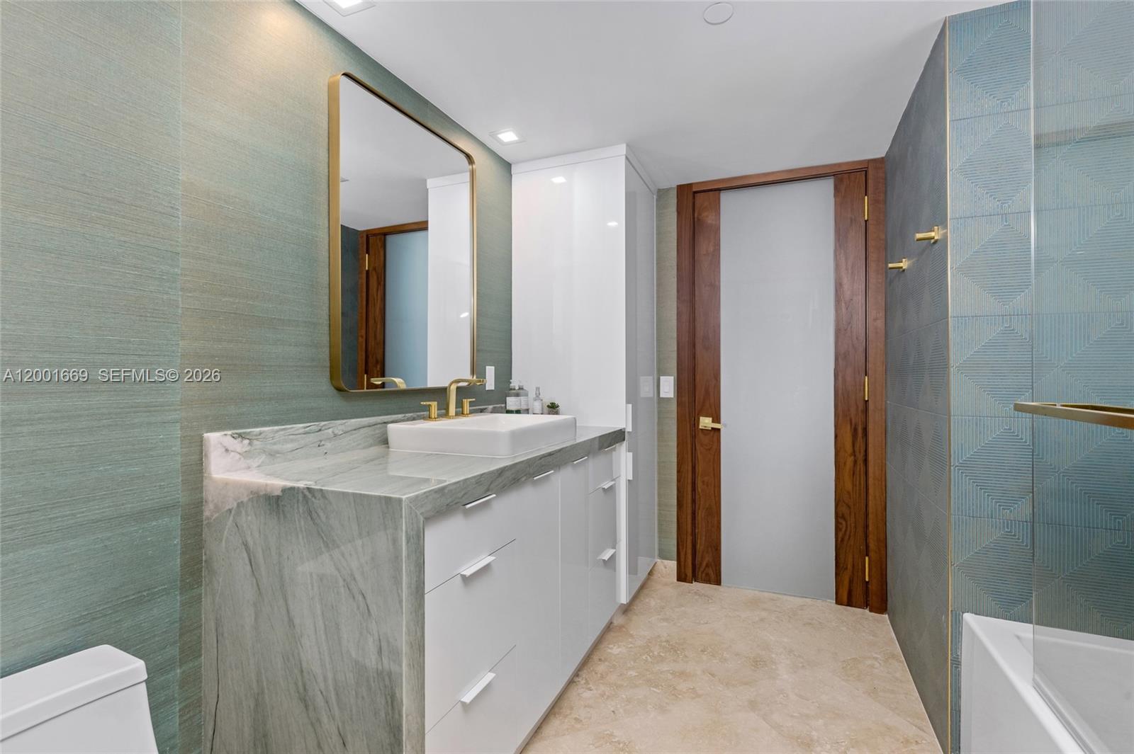 PALMS TOWER ONE CONDO - Residential