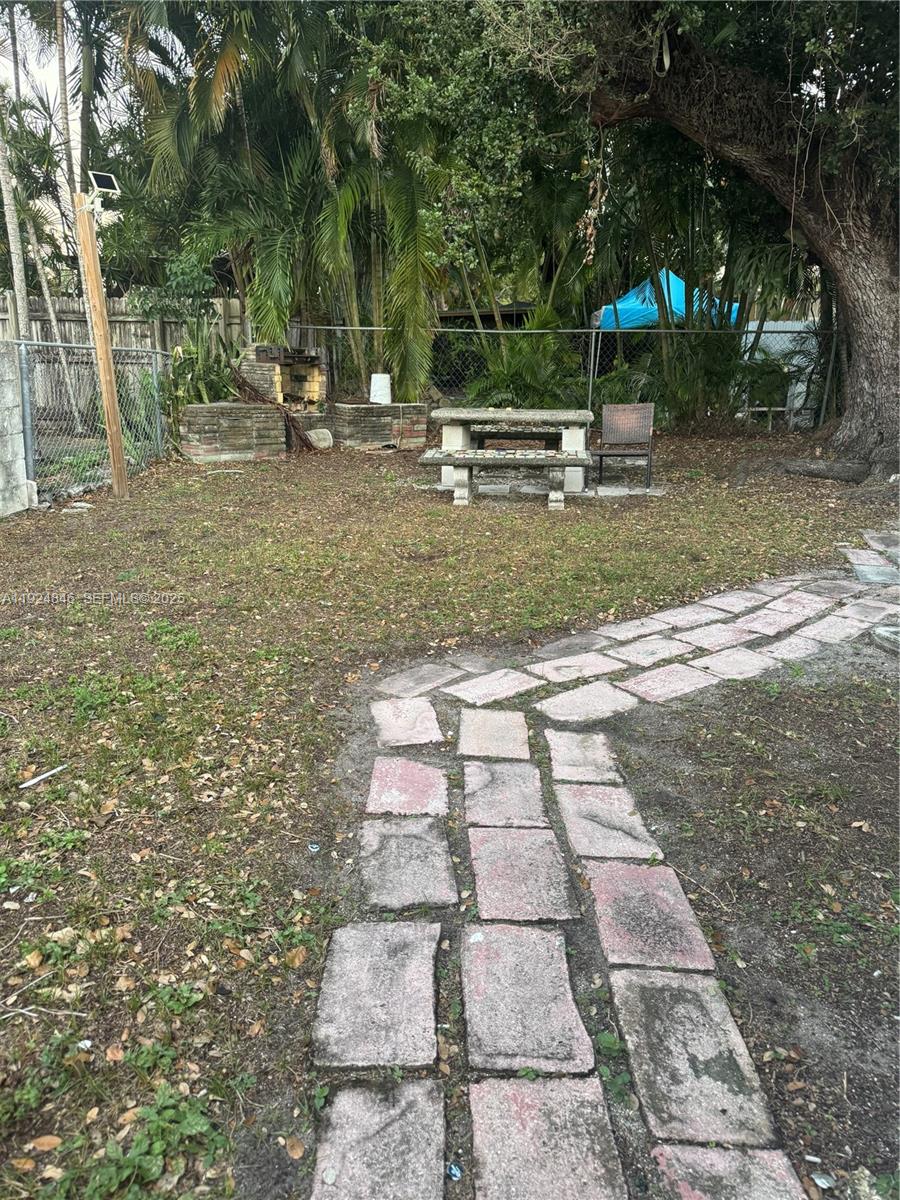 GRAPELAND HEIGHTS - Residential Lease