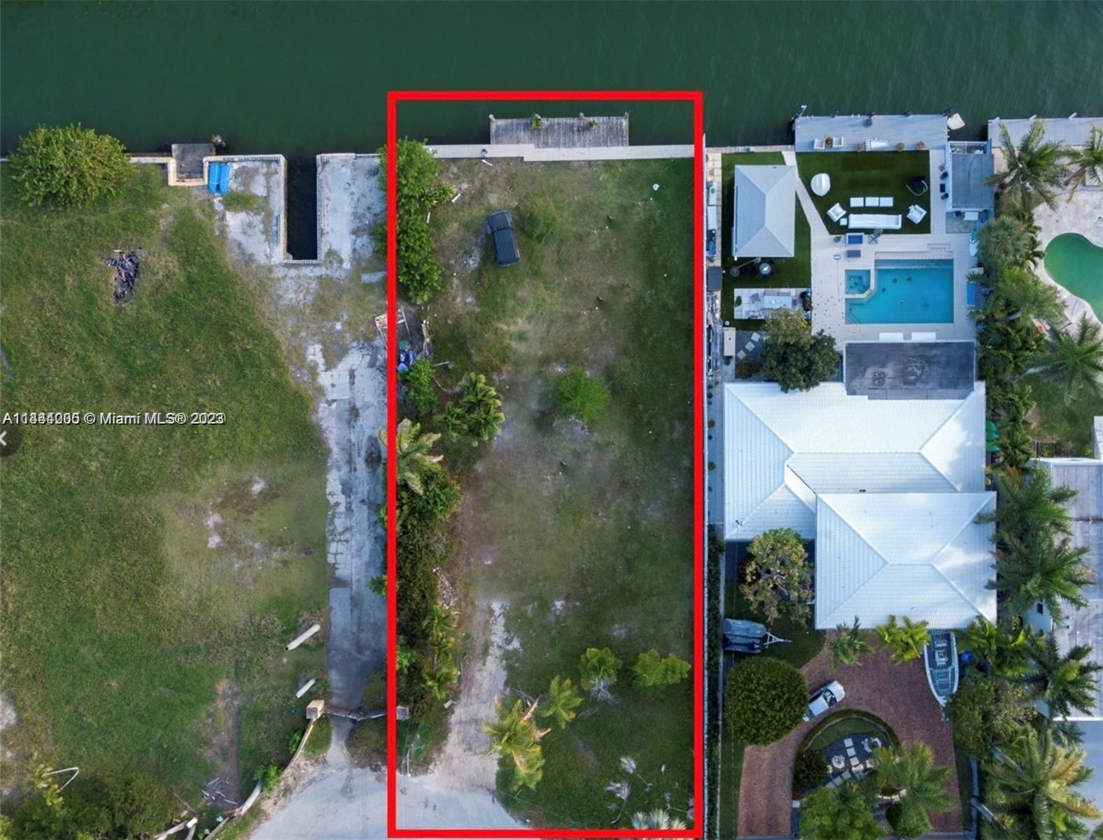 ADEMAR PARK AMD PL - Land