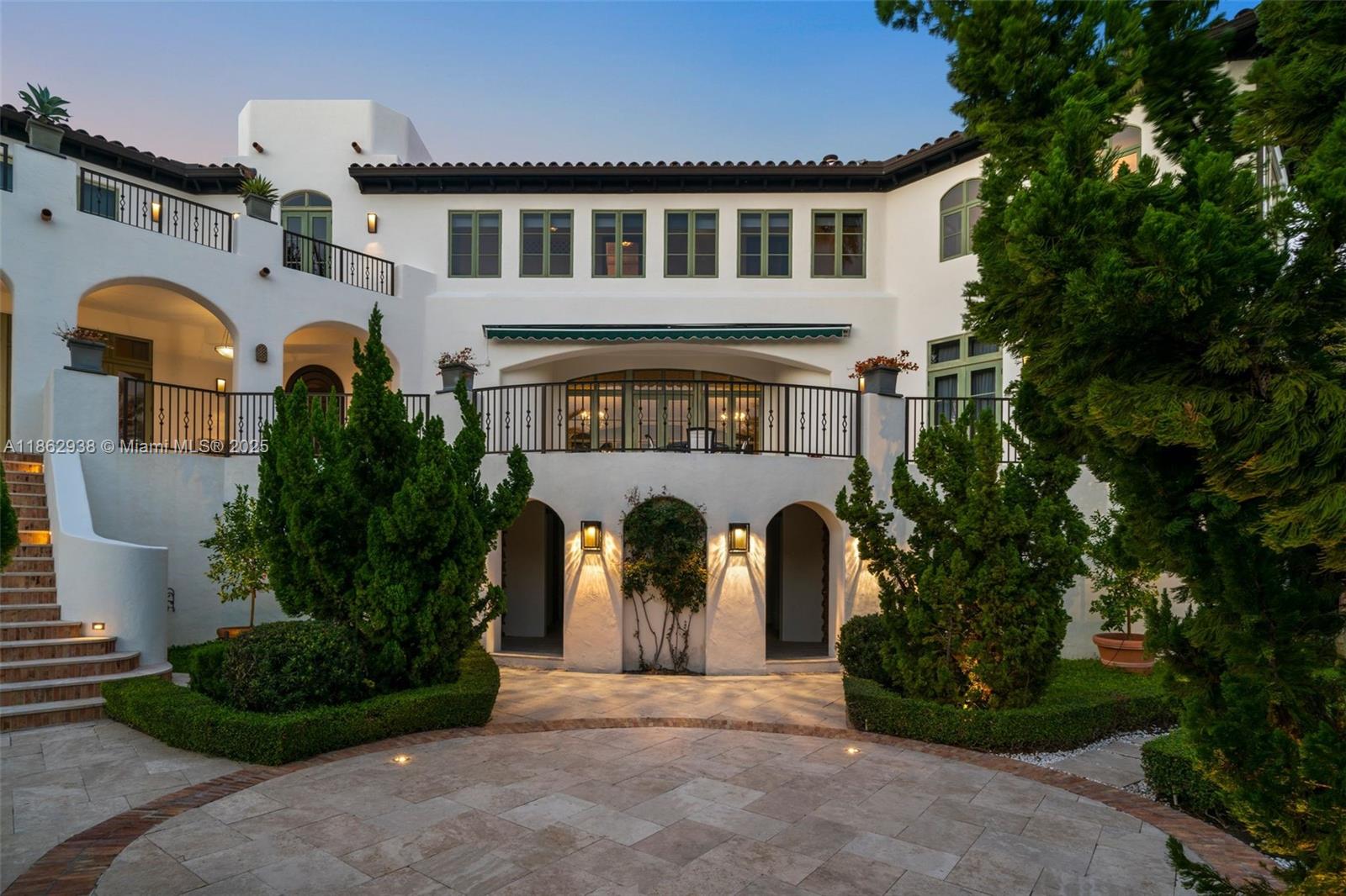 THE MOORINGS - Residential