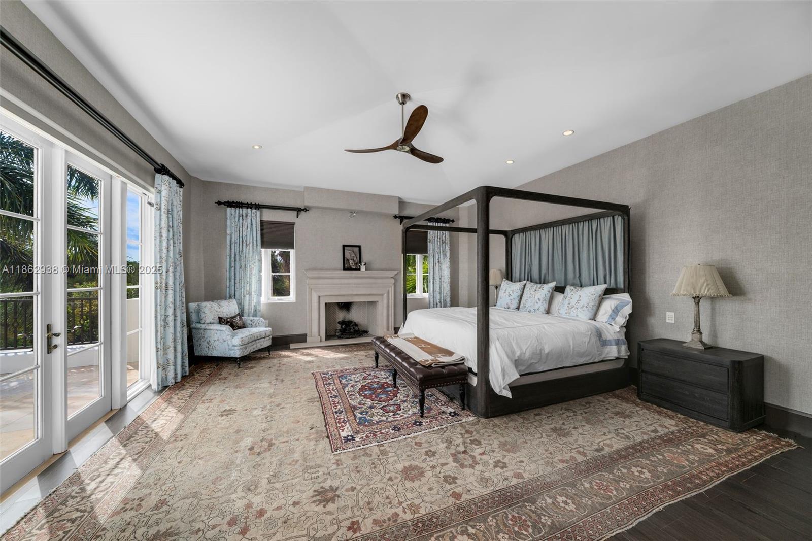 THE MOORINGS - Residential