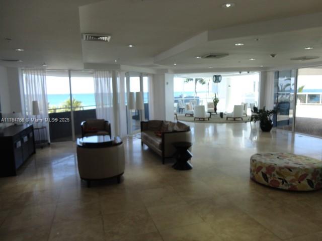 LA GORCE PALACE CONDO - Residential Lease