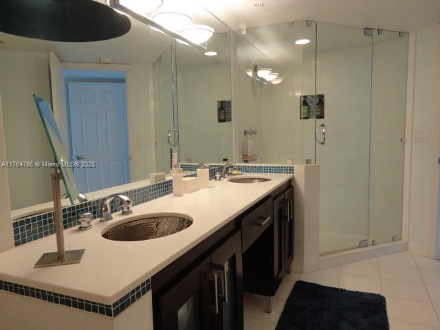 LA GORCE PALACE CONDO - Residential Lease