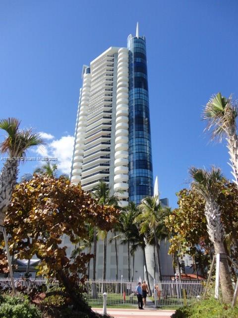 LA GORCE PALACE CONDO - Residential Lease