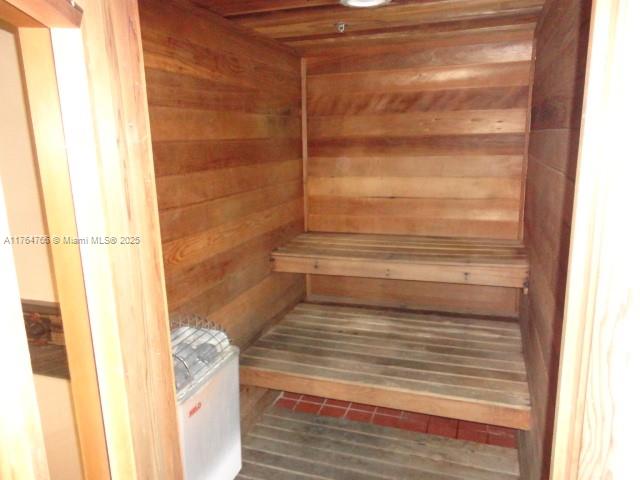 LA GORCE PALACE CONDO - Residential Lease
