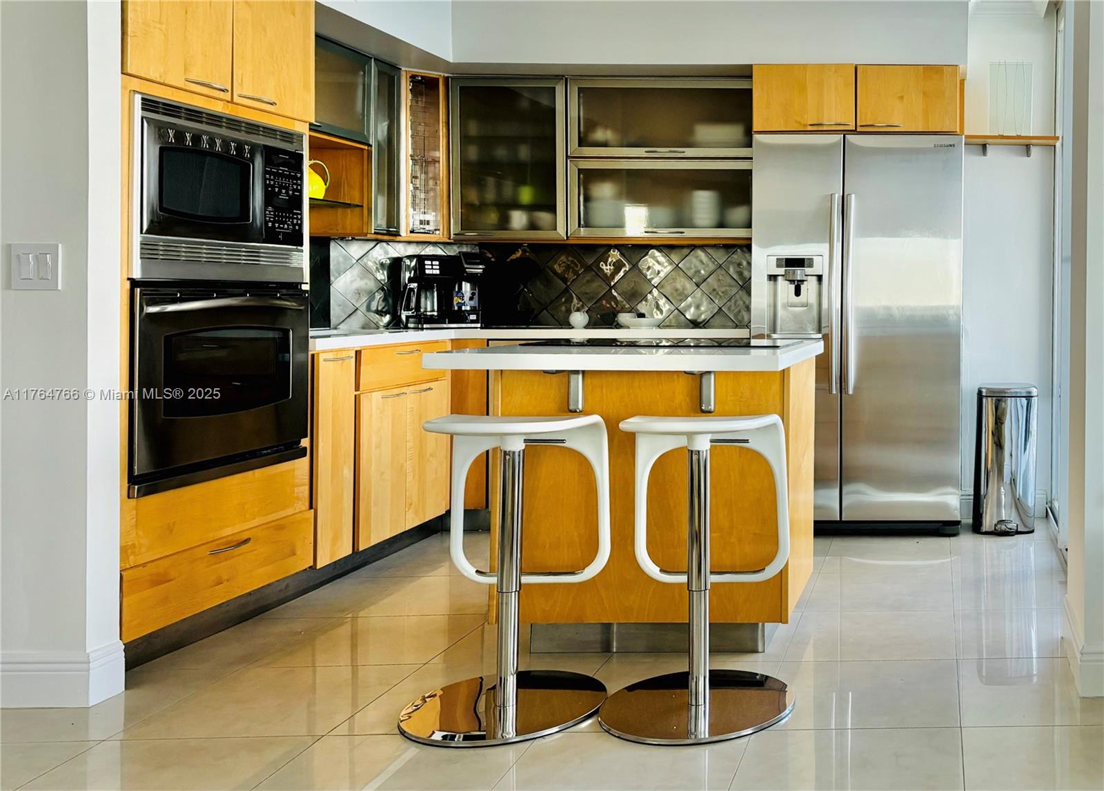 LA GORCE PALACE CONDO - Residential Lease