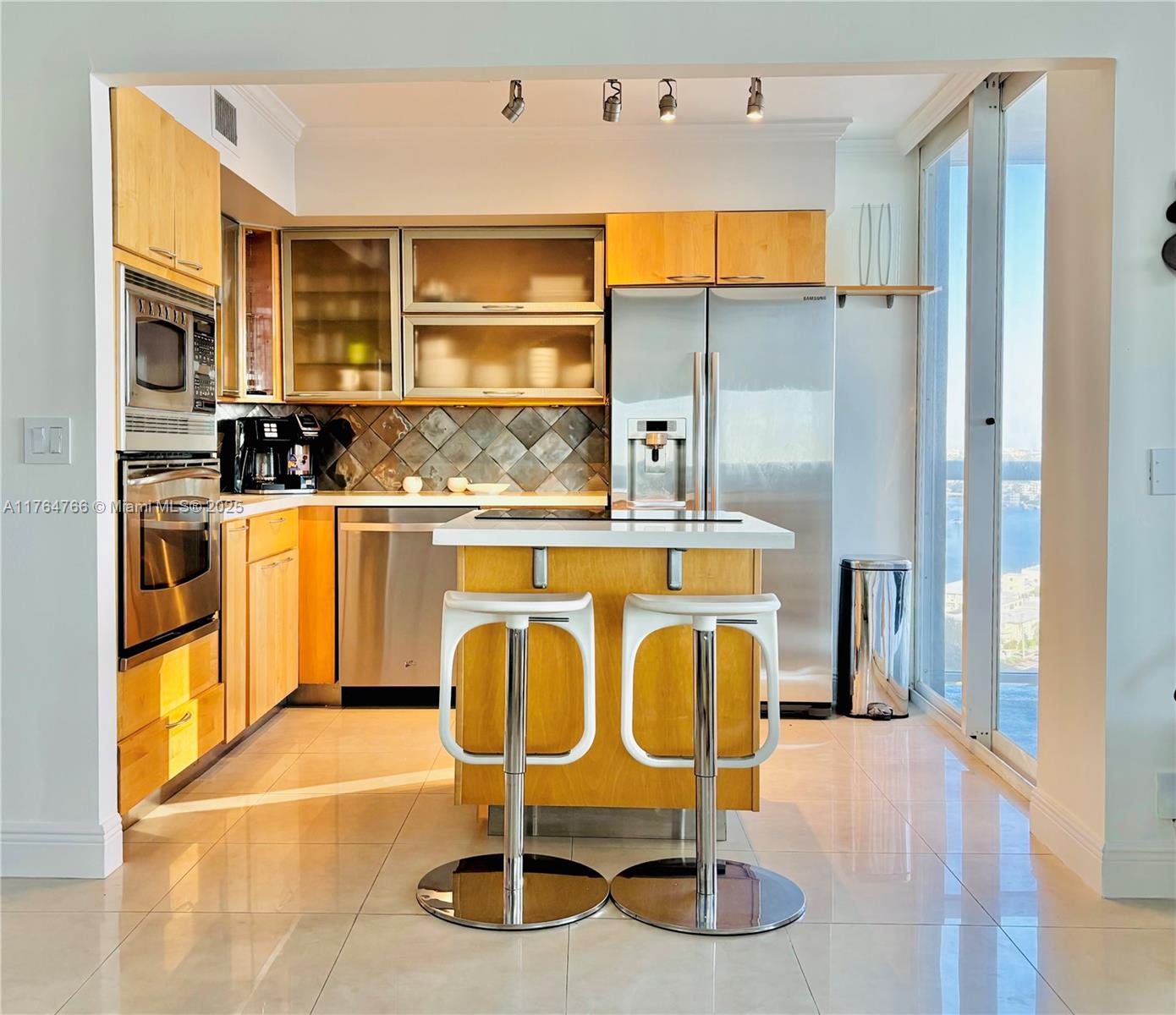 LA GORCE PALACE CONDO - Residential Lease