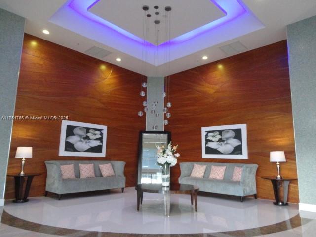 LA GORCE PALACE CONDO - Residential Lease