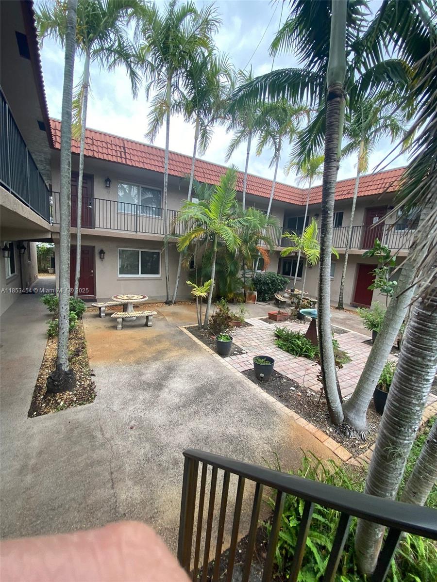 Not your typical 2 bedroom! Washer and dryer in unit, Open Kitchen with granite counter tops, separate living and dining area, large walk-in closet in master. Wood floors. Pet friendly community, Heated pool, garden court yard, walk to Wilton Drive. Association *Requires 630+ credit.