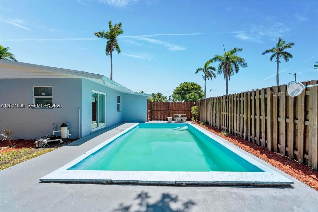 Photo of 5621 SW 38th Ct #0, Davie, FL 33314 (MLS # A12004522)