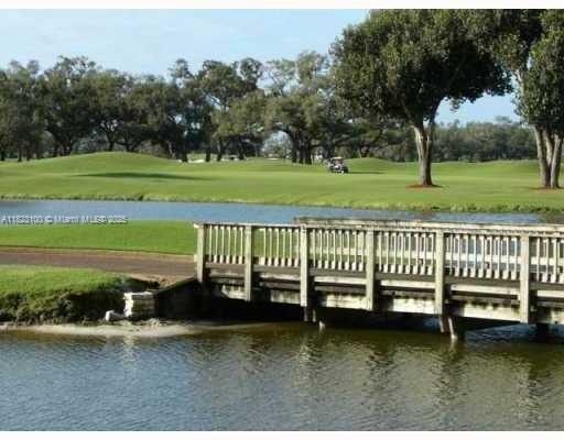 ROLLING HILLS GOLF AND TE - Residential