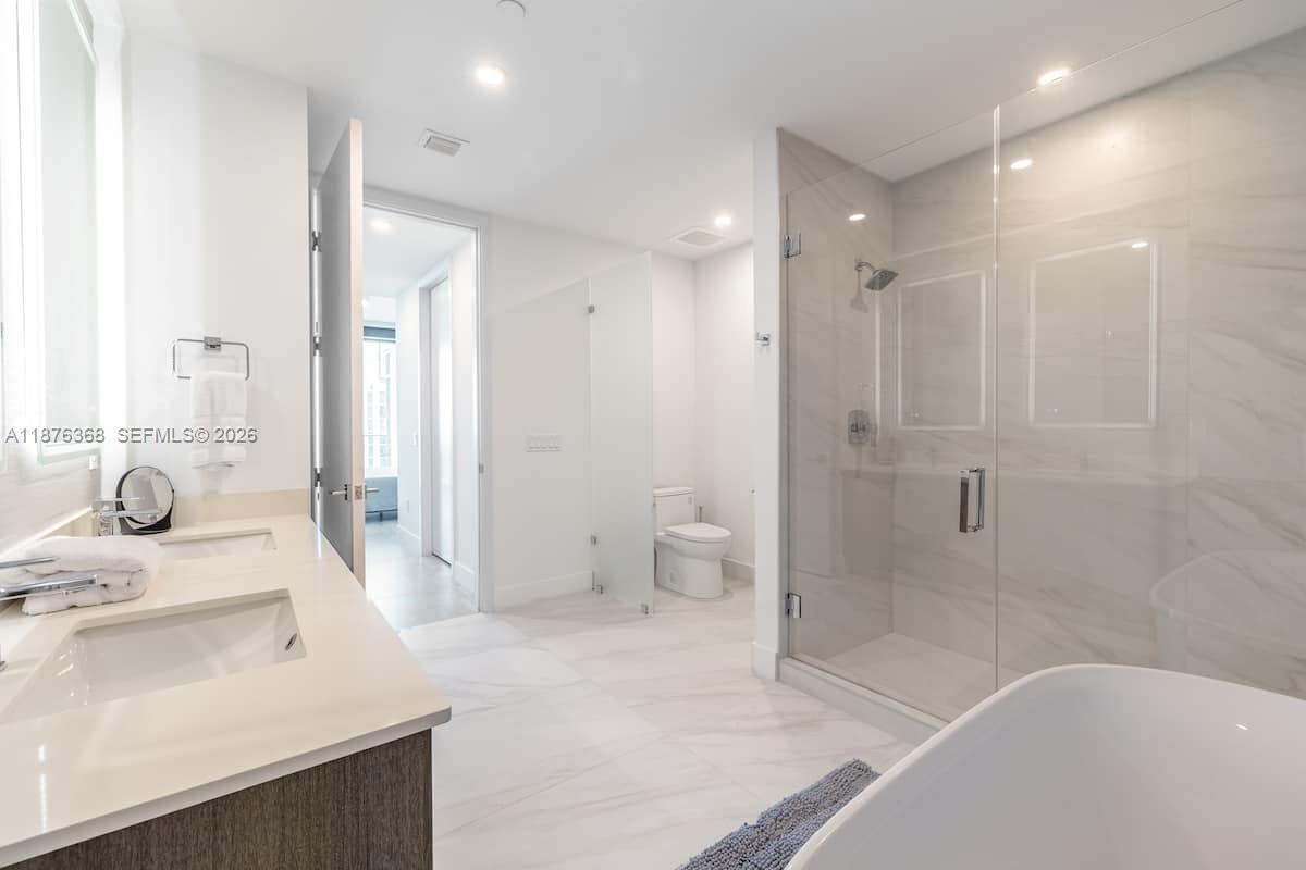 AURORA CONDOMINIUM - Residential