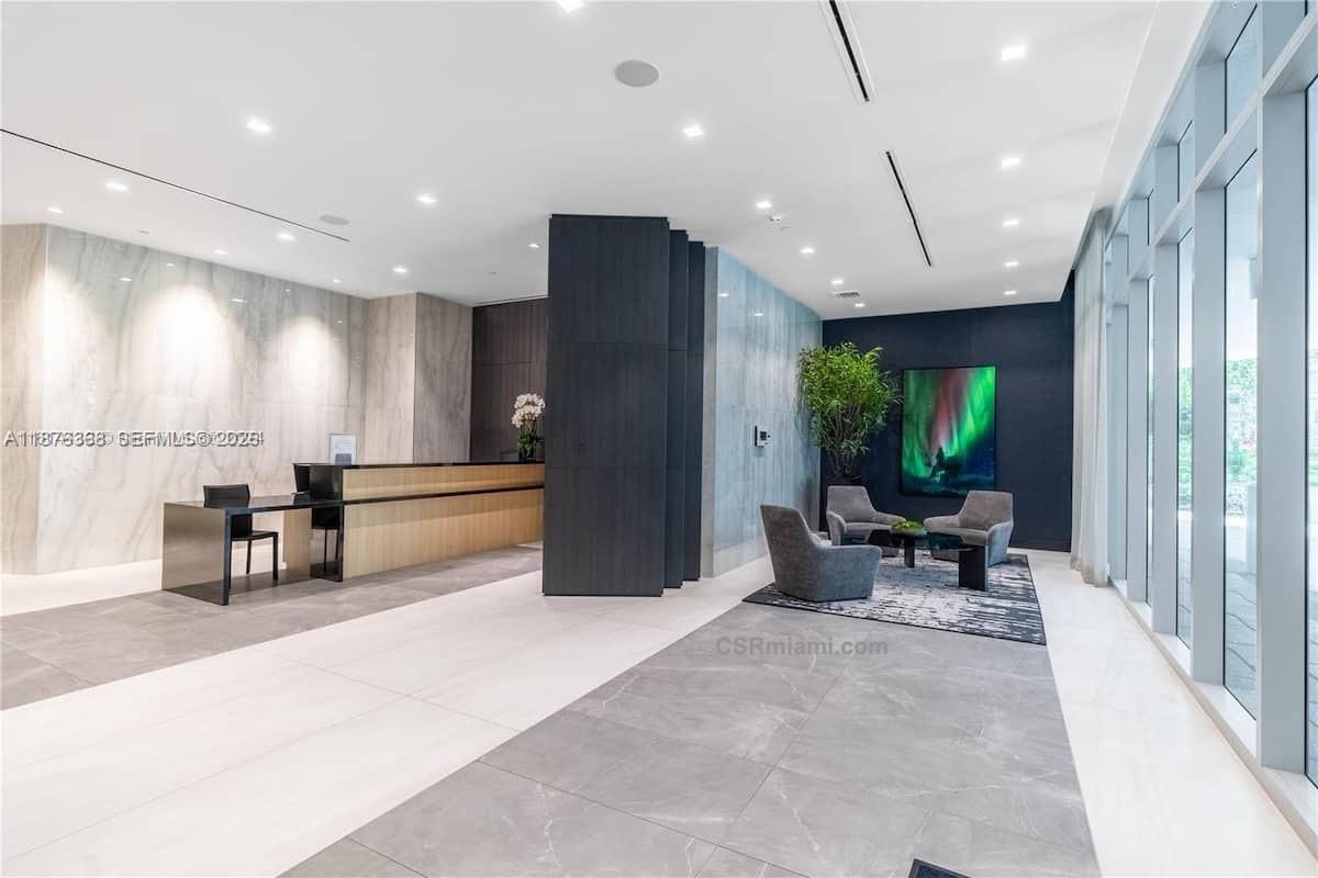 AURORA CONDOMINIUM - Residential