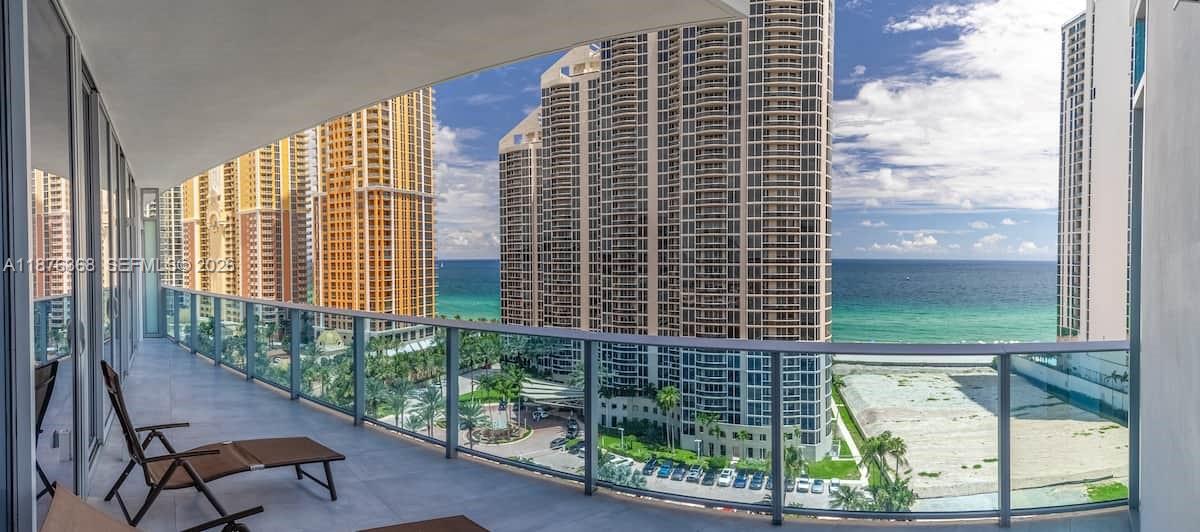 AURORA CONDOMINIUM - Residential