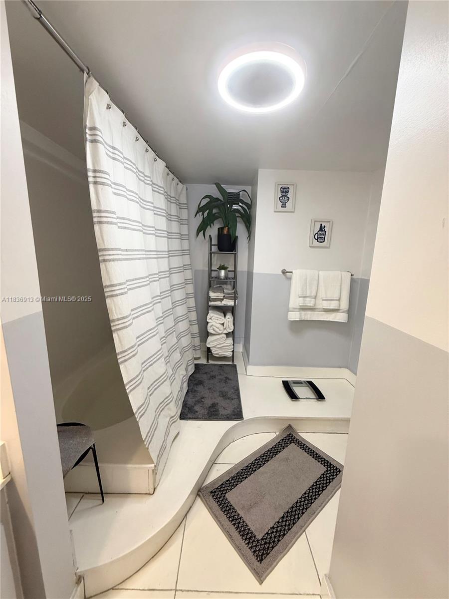 PLAZA TOWERS - Residential Lease