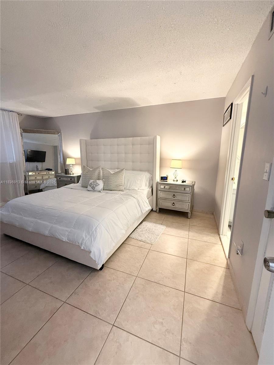 PLAZA TOWERS - Residential Lease