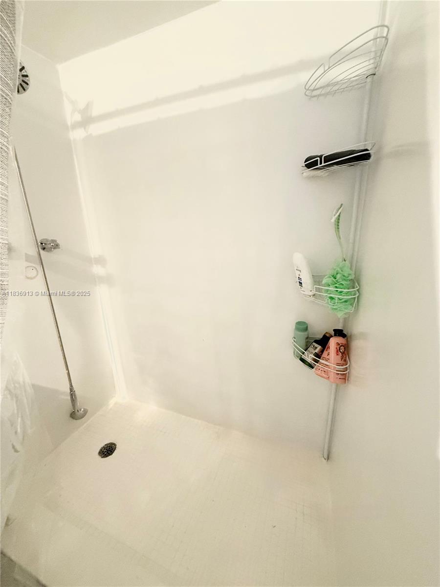 PLAZA TOWERS - Residential Lease